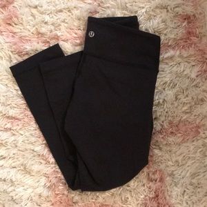Black Lululemon crop leggings